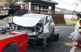 乗用車事故、２人意識不明　他に１人負傷、鹿児島