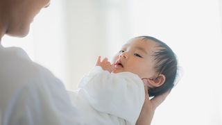 2024年生まれの赤ちゃん、女の子は「紬」、男の子は「陽翔」がトップ : 明治安田生命の名前調査