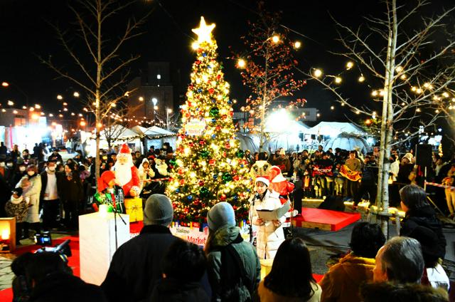 ツリーに冬のきらめき　長野駅東口公園でクリスマスマーケット