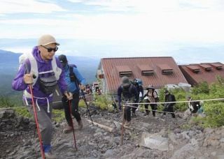 富士登山４千円徴収を提示、静岡　午後２時から規制、県条例骨子案