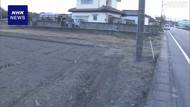 群馬 軽トラック 畑を突っ切り塀に衝突 乗っていた男性2人死亡