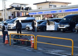 富士山コンビニ撮影に新たな柵＝観光客の車道横断対策―山梨・富士河口湖町