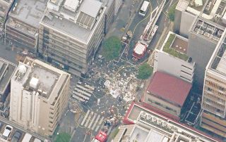 新橋ビル爆発　1億2000万円の被害、6棟の建物と車壊れ…重いやけど負った店長に後遺症　内装業者ら書類送検