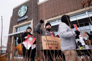 スタバ労組がスト実施、米３都市　拡大恐れも