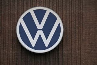 VW、独の工場閉鎖見送り　30年までに3万5千人削減