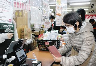 「ポイント還元の威力、ここまでとは」足立区、葛飾区にPayPay特需　店はウハウハ、区民はモヤモヤ