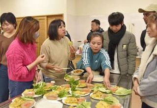 輪島で被災の外国人、料理で交流　ベトナムやタイ出身、笑い声響く