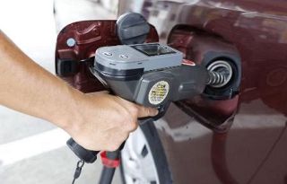 ガソリン価格、１８０円６０銭　１年３カ月ぶり高値